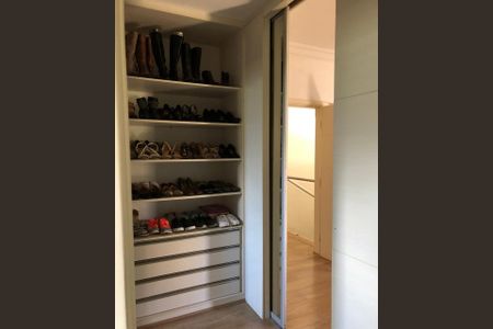 Casa de condomínio à venda com 402m², 4 quartos e 1 vaga