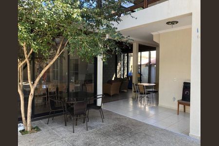 Casa de condomínio à venda com 402m², 4 quartos e 1 vaga