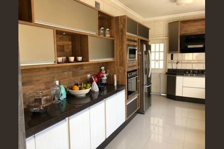 Casa de condomínio à venda com 402m², 4 quartos e 1 vaga