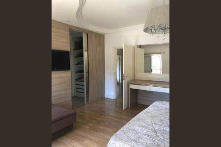 Casa de condomínio à venda com 402m², 4 quartos e 1 vaga