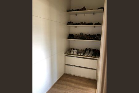 Casa de condomínio à venda com 402m², 4 quartos e 1 vaga