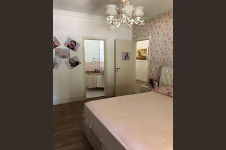 Casa de condomínio à venda com 402m², 4 quartos e 1 vaga