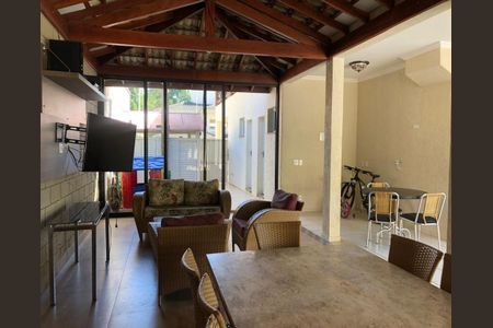 Casa de condomínio à venda com 402m², 4 quartos e 1 vaga