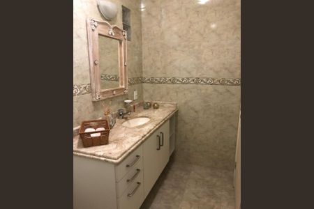 Casa de condomínio à venda com 402m², 4 quartos e 1 vaga