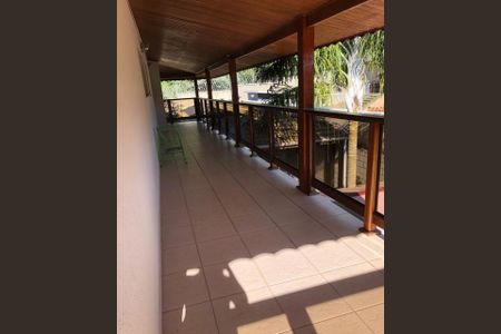 Casa de condomínio à venda com 402m², 4 quartos e 1 vaga