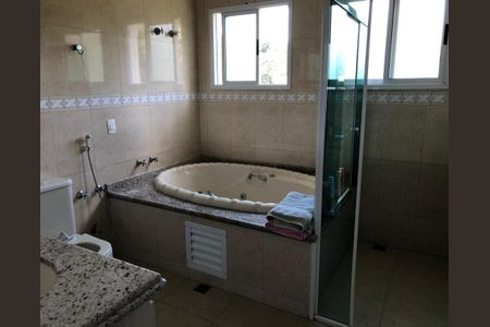 Casa de condomínio à venda com 402m², 4 quartos e 1 vaga