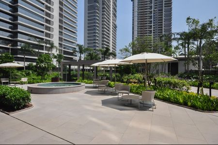 Apartamento à venda com 265m², 4 quartos e 4 vagas Apartamento à venda com 265m², 4 quartos e 4 vagasÁrea Externa