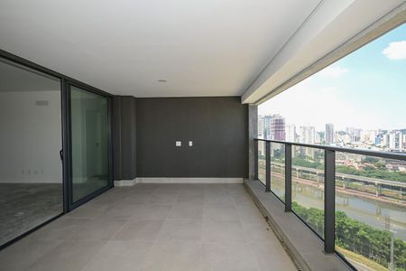 Apartamento à venda com 265m², 4 quartos e 4 vagasVaranda 2