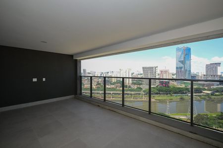 Apartamento à venda com 265m², 4 quartos e 4 vagasVaranda 2