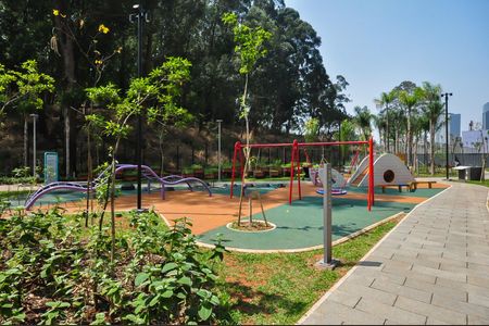 Apartamento à venda com 265m², 4 quartos e 4 vagas Apartamento à venda com 265m², 4 quartos e 4 vagasPlayground