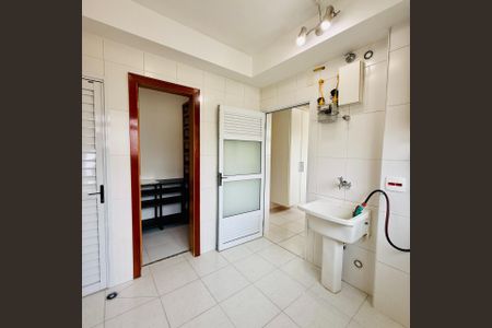 Apartamento para alugar com 184m², 3 quartos e 5 vagas