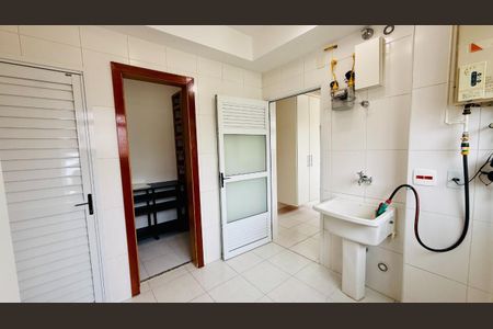 Apartamento para alugar com 184m², 3 quartos e 5 vagas