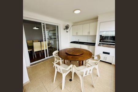 Apartamento para alugar com 184m², 3 quartos e 5 vagas