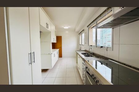 Apartamento para alugar com 184m², 3 quartos e 5 vagas