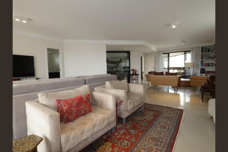 Apartamento para alugar com 220m², 3 quartos e 4 vagasSala