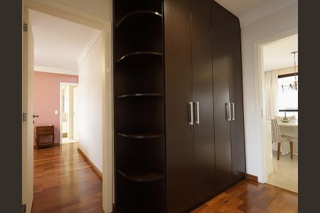 Apartamento para alugar com 220m², 3 quartos e 4 vagasCorredor dos quartos