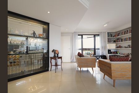 Apartamento para alugar com 220m², 3 quartos e 4 vagasSala