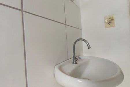 Banheiro de apartamento para alugar com 2 quartos, 45m² em Parque das Constelações, Campinas