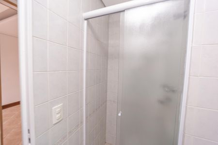 Apartamento à venda com 57m², 2 quartos e 1 vaga Apartamento à venda com 57m², 2 quartos e 1 vagaBanheiro Social