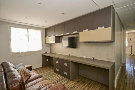 Apartamento à venda com 222m², 4 quartos e 4 vagasEscritório