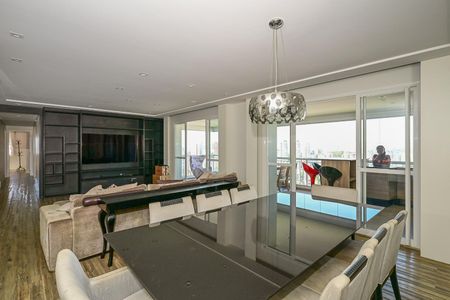 Apartamento à venda com 222m², 4 quartos e 4 vagasSala