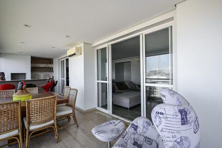 Apartamento à venda com 222m², 4 quartos e 4 vagasVaranda