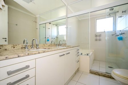 Apartamento à venda com 222m², 4 quartos e 4 vagasBanheiro Suíte  4