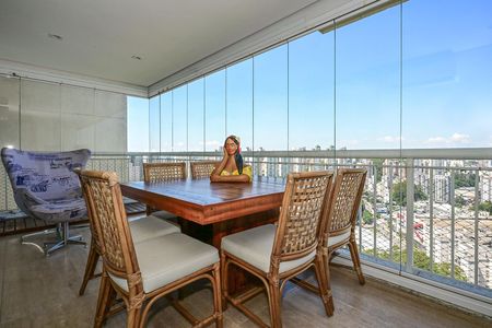 Apartamento à venda com 222m², 4 quartos e 4 vagasVaranda