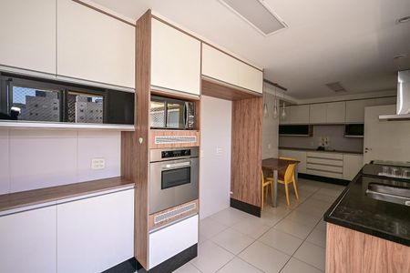 Apartamento à venda com 222m², 4 quartos e 4 vagasCozinha