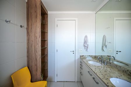 Apartamento à venda com 222m², 4 quartos e 4 vagasBanheiro Suíte  4