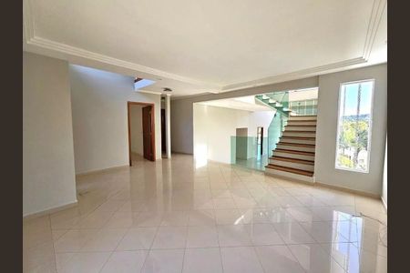 Sala de casa de condomínio para alugar com 4 quartos, 400m² em Pousada dos Bandeirantes, Carapicuíba