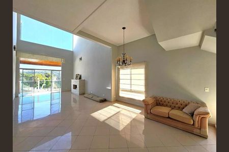 Sala de casa de condomínio para alugar com 4 quartos, 400m² em Pousada dos Bandeirantes, Carapicuíba