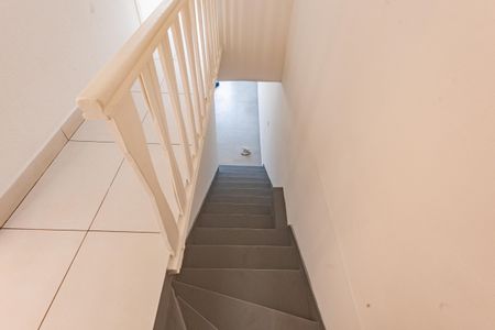 Casa para alugar com 90m², 2 quartos e 1 vagaEscada