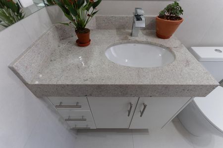 Apartamento à venda com 110m², 2 quartos e sem vaga Apartamento à venda com 110m², 2 quartos e sem vagaBanheiro