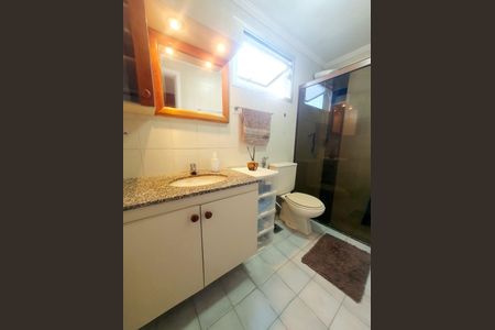 Banheiro de apartamento à venda com 2 quartos, 72m² em Taquaral, Campinas