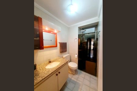 Banheiro de apartamento à venda com 2 quartos, 72m² em Taquaral, Campinas
