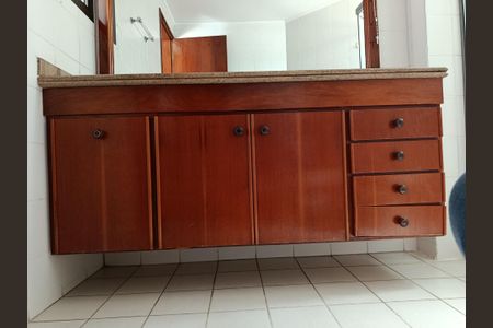 Apartamento à venda com 217m², 4 quartos e 3 vagasBanheiro da Suíte