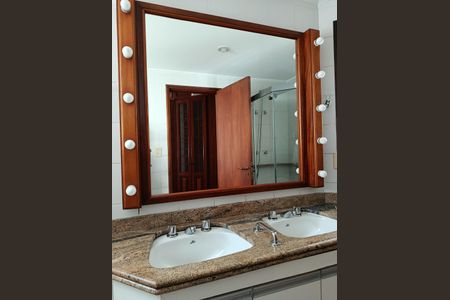 Apartamento à venda com 217m², 4 quartos e 3 vagasBanheiro da Suíte