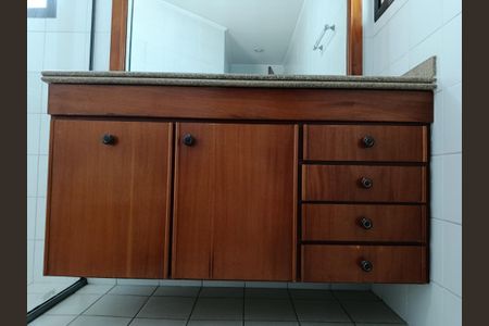 Apartamento à venda com 217m², 4 quartos e 3 vagasBanheiro social