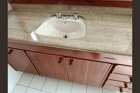 Apartamento à venda com 217m², 4 quartos e 3 vagasBanheiro social
