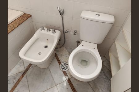 Apartamento à venda com 217m², 4 quartos e 3 vagasBanheiro da Suíte