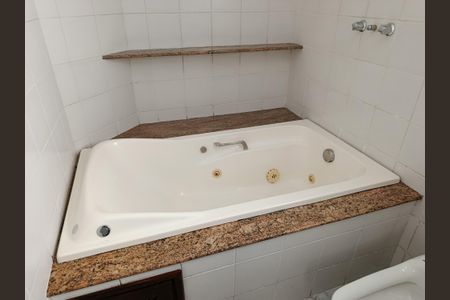 Apartamento à venda com 217m², 4 quartos e 3 vagasBanheiro da Suíte
