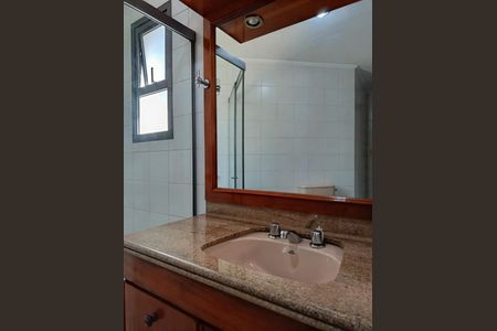 Apartamento à venda com 217m², 4 quartos e 3 vagasBanheiro social