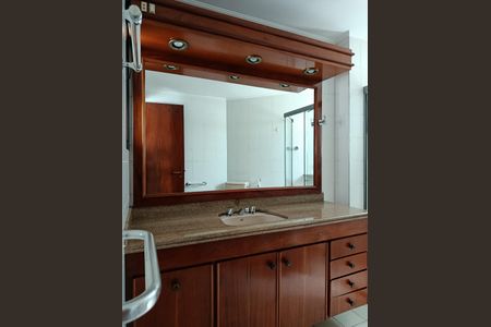 Apartamento à venda com 217m², 4 quartos e 3 vagasBanheiro da Suíte