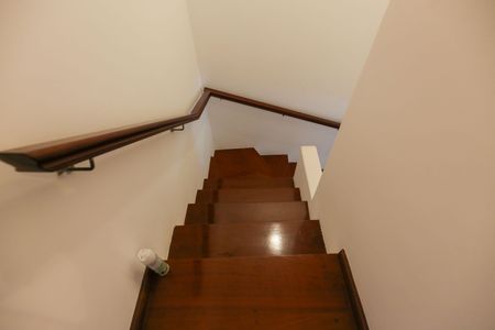 Casa de condomínio para alugar com 90m², 3 quartos e 2 vagasEscadas