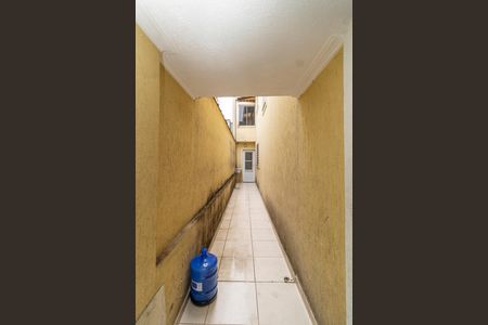 Casa para alugar com 180m², 2 quartos e 2 vagas Casa para alugar com 180m², 2 quartos e 2 vagasCorredor - lateral