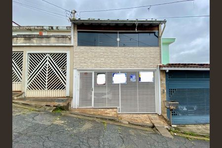 Casa para alugar com 180m², 2 quartos e 2 vagas Casa para alugar com 180m², 2 quartos e 2 vagasFachada