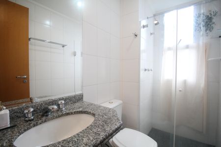 Apartamento para alugar com 114m², 3 quartos e 2 vagasBanheiro social 