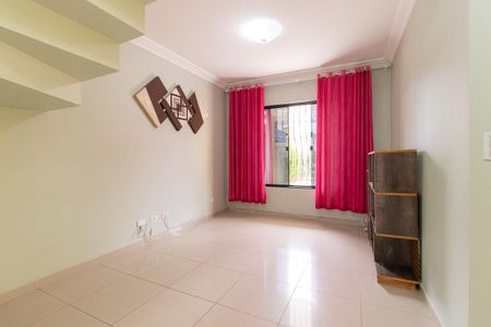 Casa para alugar com 191m², 3 quartos e 2 vagasSala