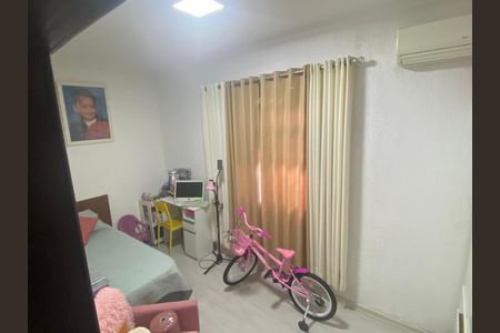 Quarto de casa à venda com 4 quartos, 360m² em Novo das Indústrias, Belo Horizonte